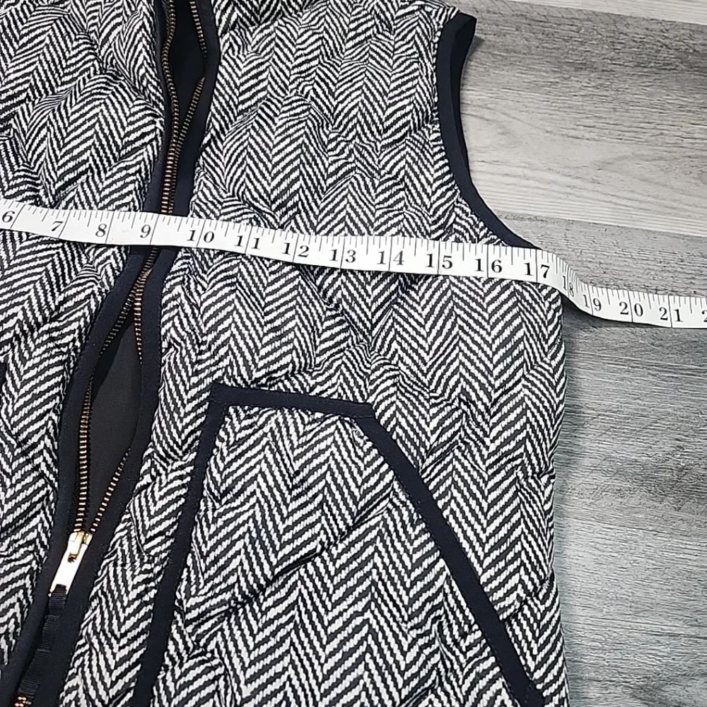 J. Crew Down Quilted Puffer Vest Womens XSmall Herringbone Black Cream - Picture 7 of 8